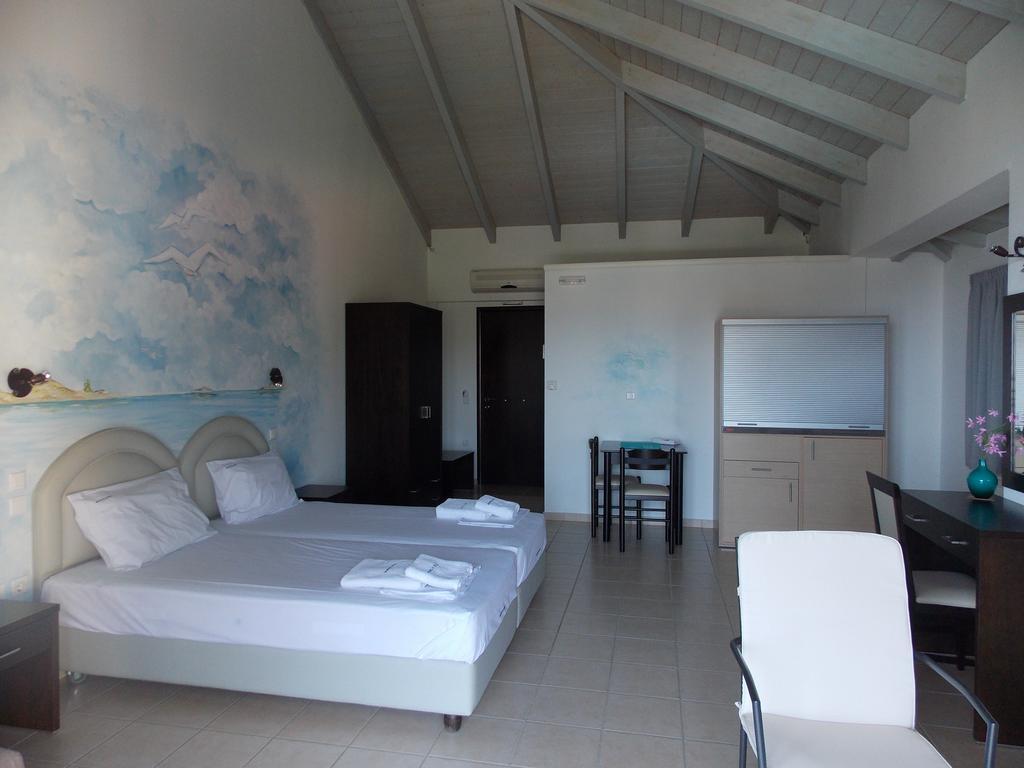 Hotel Theasis Paralia Sergoulas Номер фото