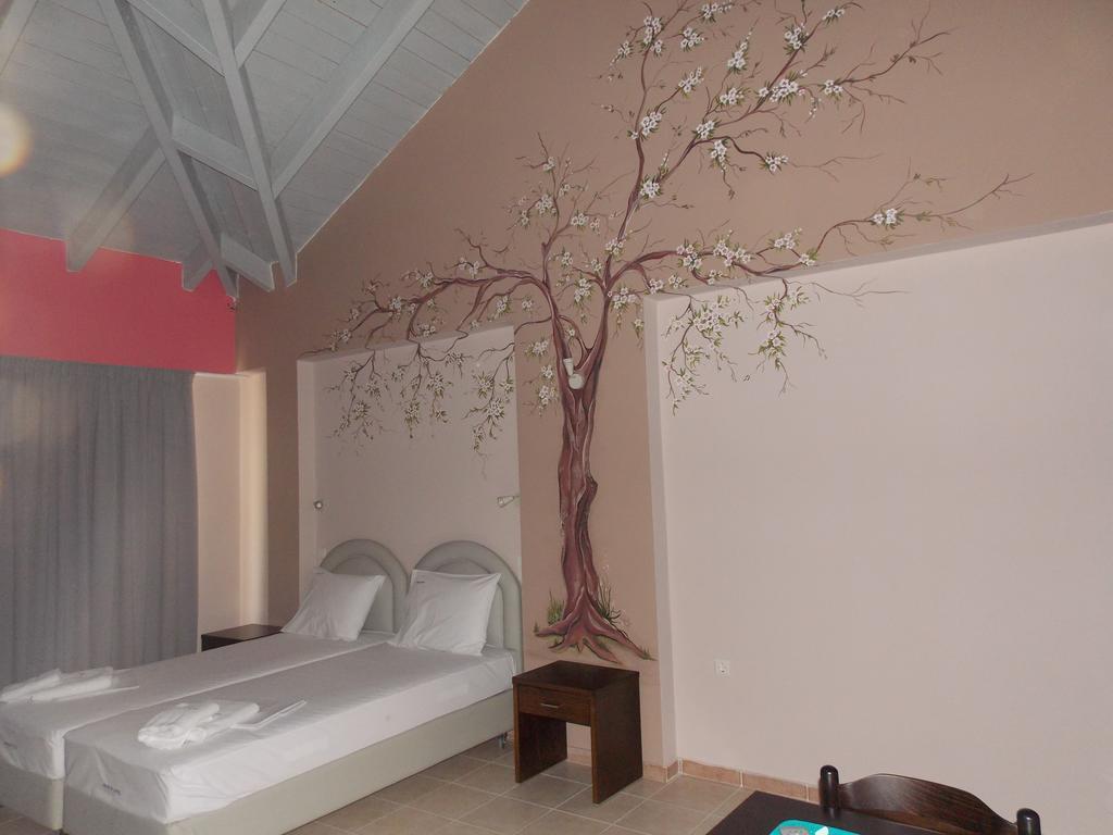 Hotel Theasis Paralia Sergoulas Номер фото